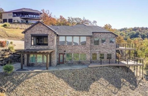 Cookson House | 5 minute drive to the water!