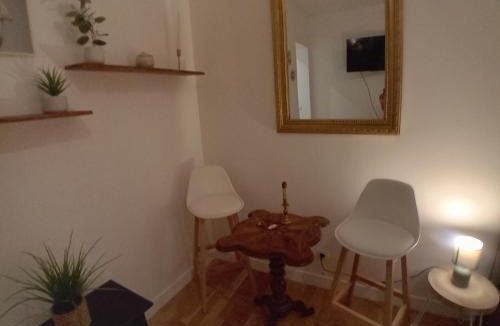 Arsenal Apartment | 5 minute Eiffel tour and Louvre meusm ,aoesome and romantic appartement in Marais ,1mins metro,amusing place