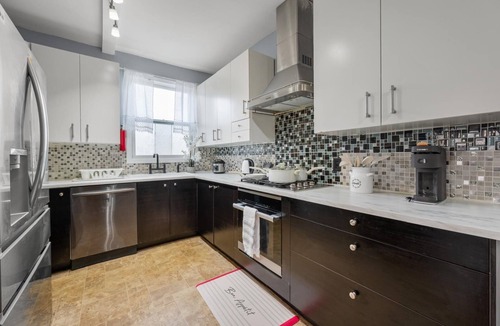 Elizabeth Apartment | 5 minute to the Newark liberty airport-Soothing 2-bedroom apartment in Elizabeth