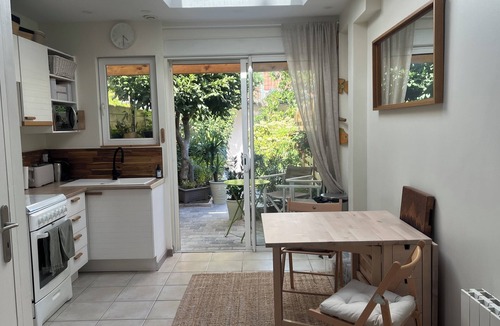 Bois Blancs House | 5-minute walk from Euratech and the metro, charming little typical Lille house