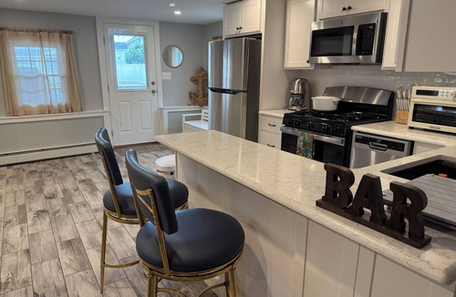 Seabrook House | 5 minute walk to the beach