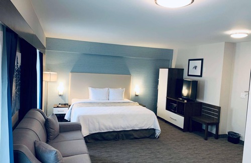 Northeast Mississauga Hotel | 5 minutes away from the Pearson airport
