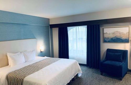 Northeast Mississauga Hotel | 5 minutes away from the airport