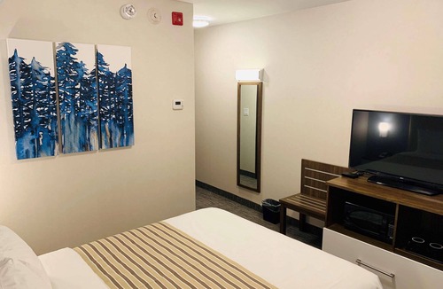 Northeast Mississauga Hotel | 5 minutes away from the airport