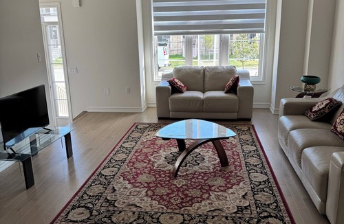 Whitby House | 5 minutes away from Hwy 401/Easily accessible to Toronto/close to Heber down