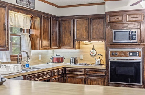 Smithville House | 5 minutes from Center Hill Lake! Fire-pit, Level Parking, 4 Bedrooms!