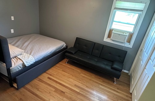 Mears House | 5 Minutes from Silver Lake!