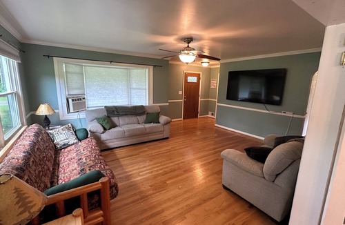 Mears House | 5 Minutes from Silver Lake!