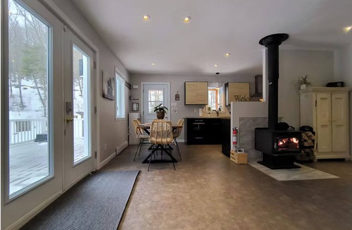 Saint-Raymond Ski Chalet | 5 minutes from the Bras du Nord Valley/Chalet with riverfront spa