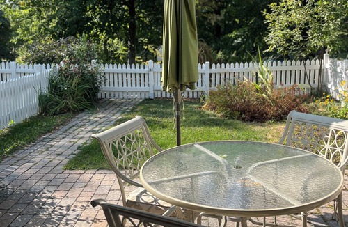 Bromont House | 5 minutes from the ski slopes! Shuttle included. Town house, close to everything.