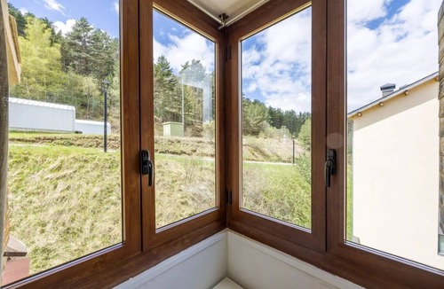 La Molina Apartment | 5 minutes from the Train, Restaurants and Supermarkets! Apartment Ideal for Couples.