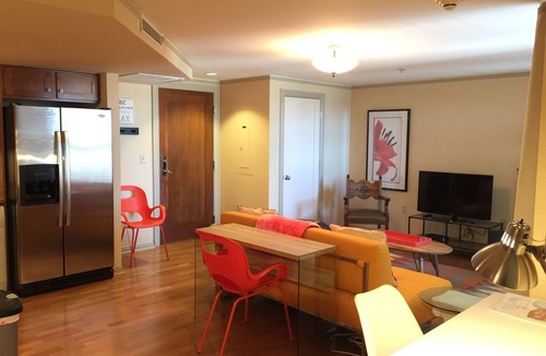 Midtown Apartment | 5 minutes from Zoo, Museums, conventions Thunder basketball in Midtown Landmark