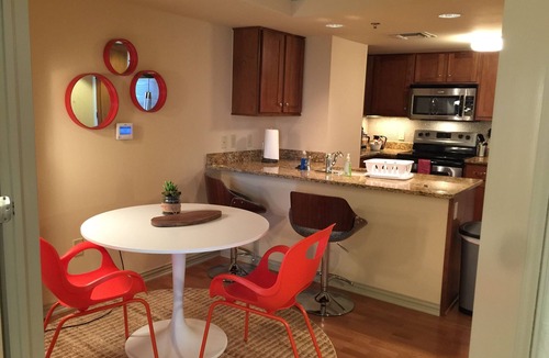 Midtown Apartment | 5 minutes from Zoo, Museums, conventions Thunder basketball in Midtown Landmark