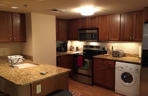 Midtown Apartment | 5 minutes from Zoo, Museums, conventions Thunder basketball in Midtown Landmark
