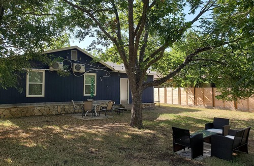 Blanco House | 5 minutes to Blanco River, 3 bedroom house with huge fenced backyard!