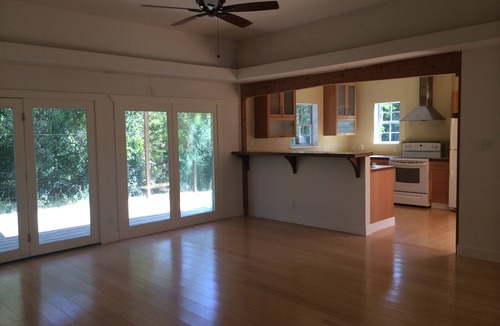 East Riverside - Oltorf House | 5 minutes to downtown! Family home with fenced yard, deck, wooded lot