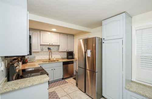 Seabreeze Historic District House | 5 minutes walk to beach 4BR/2baths