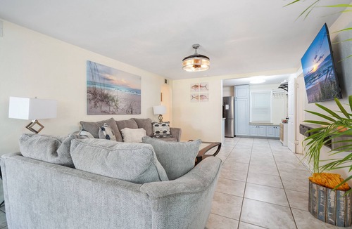 Seabreeze Historic District House | 5 minutes walk to beach 4BR/2baths
