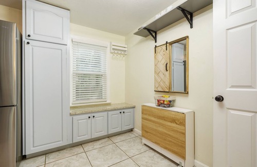 Seabreeze Historic District House | 5 minutes walk to beach 4BR/2baths