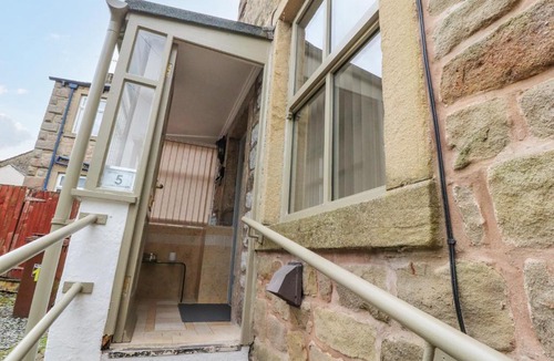 Barnoldswick House | 5 Monks Cottages