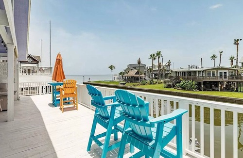Isla Del Sol House | 5 O'clock Somewhere - 4 bed 3 bath - Sea Isle West End Galveston Bay