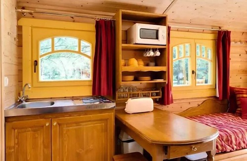 Dienne Cabin | 5 Person Caravan