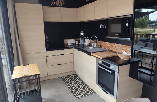 Jullouville-les-Pins Cottage | 5-person cottage with jacuzzi and pool 300m from the beach