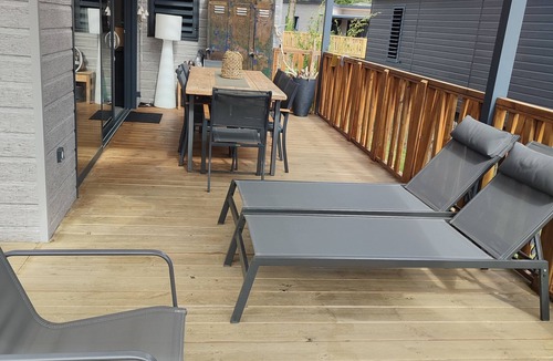 Jullouville-les-Pins Cottage | 5-person cottage with jacuzzi and pool 300m from the beach