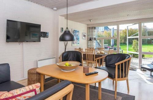 Henne House | 5 person holiday home in Henne