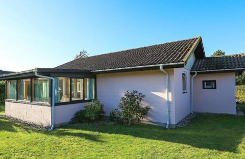 Marielyst House | 5 person holiday home in V ggerl se