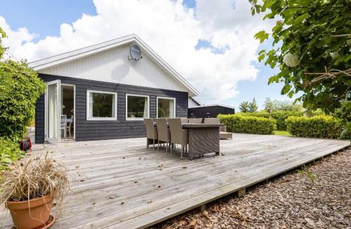 Hou House | 5 person holiday home in Hals