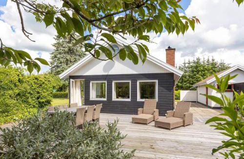 Hou House | 5 person holiday home in Hals