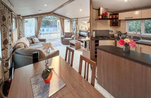 Holton Heath House | 5 Pine Rise