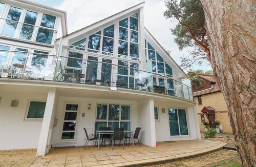 Sandbanks Cottage | 5 Red Sails