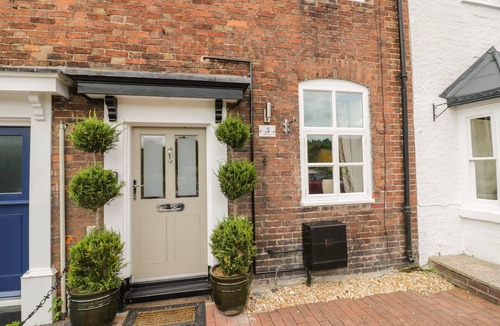 Bridgnorth House | 5 RIVERSIDE, romantic, with open fire in Bridgnorth