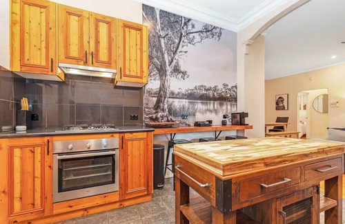 Moama House | 5 Simms - Echuca Holiday Homes