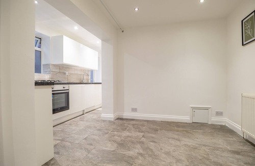 Cambridge House | 5 Spacious Bedroom Orchard Haven