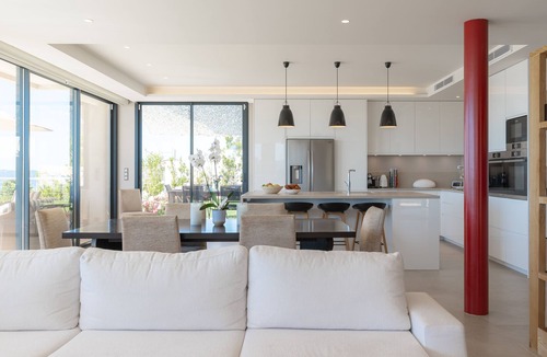 Chateauneuf-Grasse Villa | 5 Star 5 Bedroom contemporary Villa with amazing views.