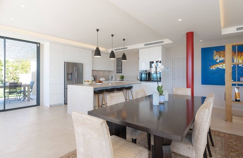 Chateauneuf-Grasse Villa | 5 Star 5 Bedroom contemporary Villa with amazing views.