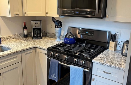 Monument Beach House | 5 Star Accomodations - Less than a mile to Monument Beach