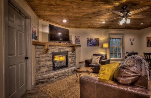 Ellijay House | 5-Star Cabin wHot Tub, Game Room, & Resort Perks!
