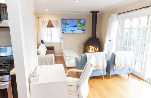 Laguna Beach Cottage | 5 StAr Downtown Location & Ocean Views; 25% Discount. Remodeled/Walk Everywhere.
