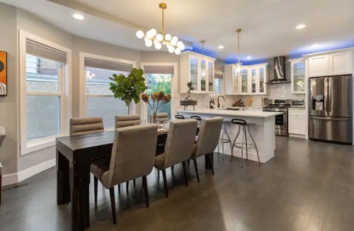 Chicago House | 5 Star Epicurean Experience with Hip, Modern, Gazebo with BBQ Grill & Sleeps 14.