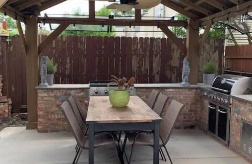 Chicago House | 5 Star Epicurean Experience with Hip, Modern, Gazebo with BBQ Grill & Sleeps 14.