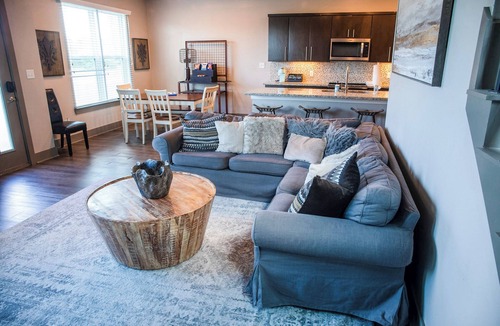 Wellborn House | 5 Star Family Retreat in Aggieland