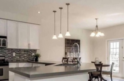 Churchill Meadows House | 5 Star Full House 3 Bedrms, 4 Beds, 3 Bath Airport