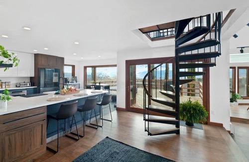 Tannersville Ski Chalet | 5 Star Gorgeous Cliffside Chalet w Panoramic Views