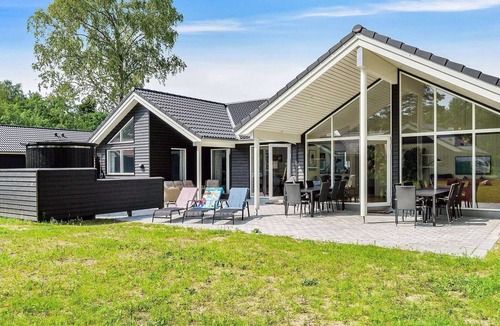 Bøtø By House | 5 star holiday home in Væggerløse