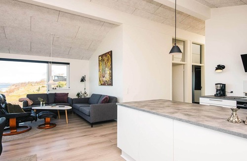 Hjarbæk House | 5 star holiday home in Løgstrup