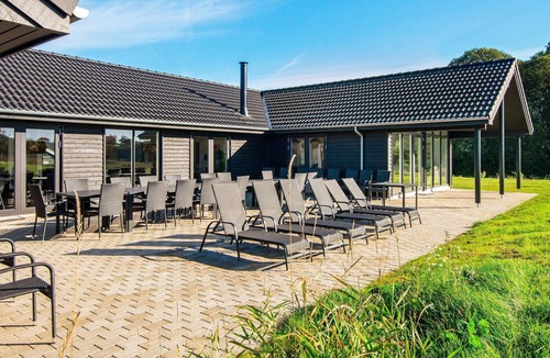 Mommark Strand House | 5 star holiday home in Sydals